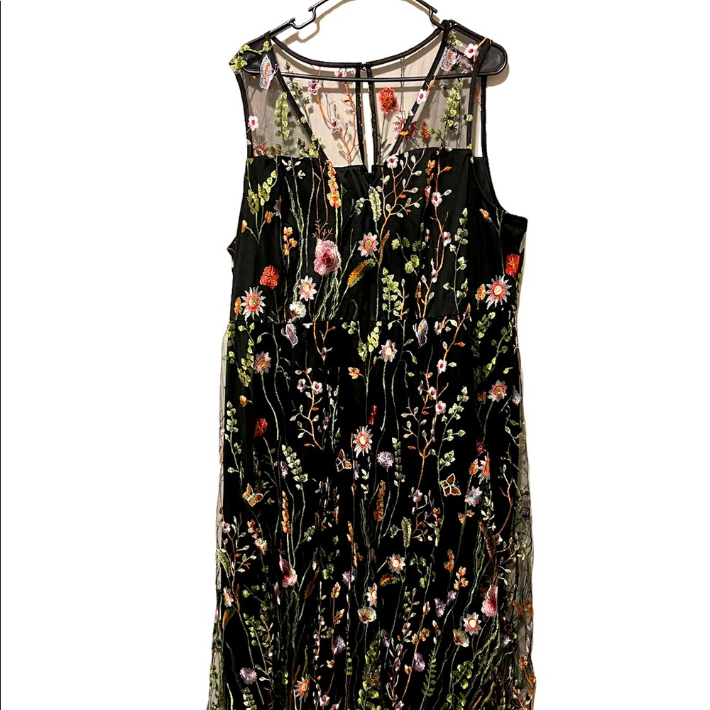 Torrid size 3 embroidered dress